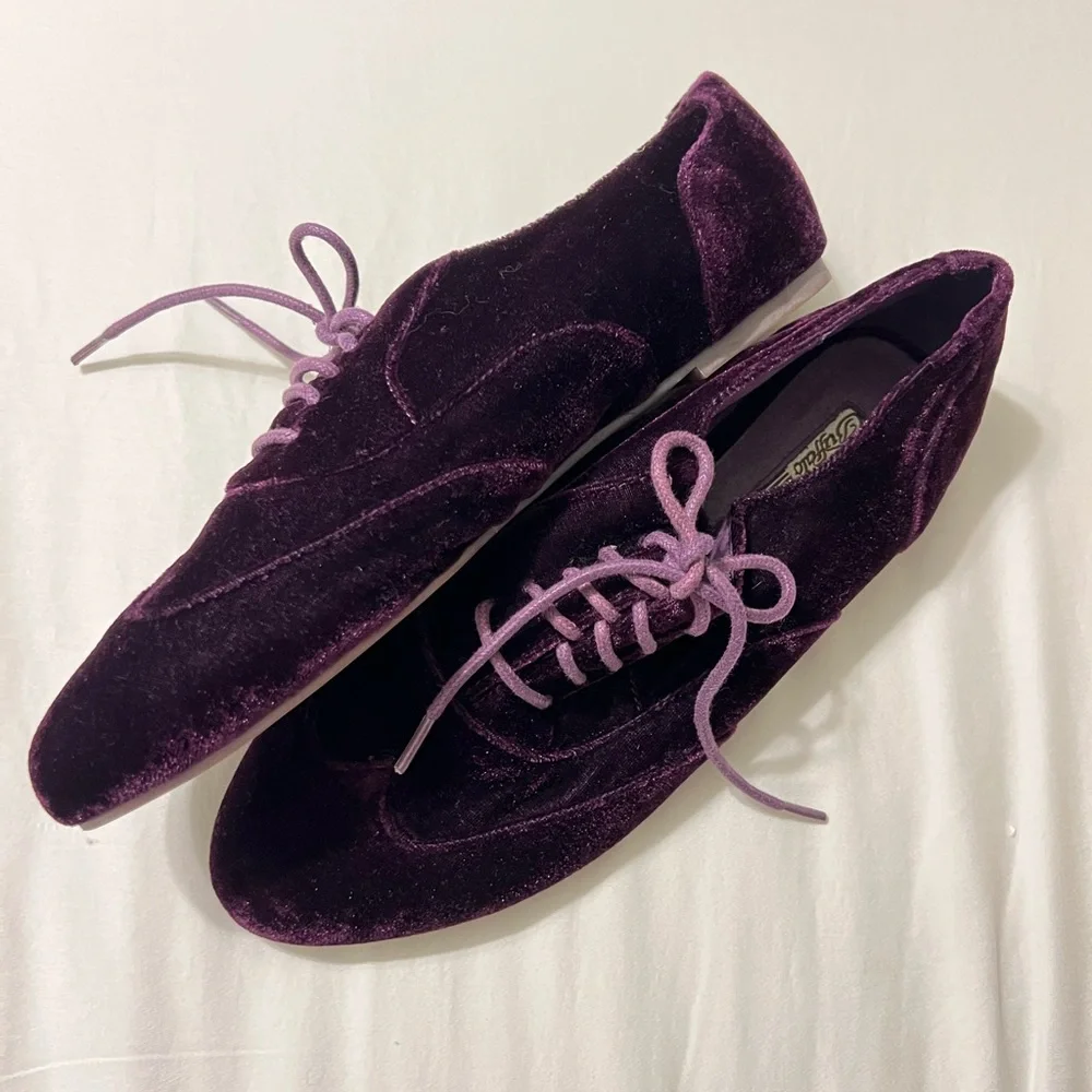 Buffalo London purple velvet oxfords size 8.5 - Picture 2 of 5